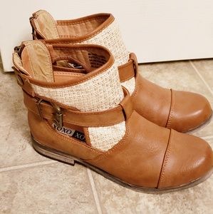 Xoxo Barr tan ankle boots
